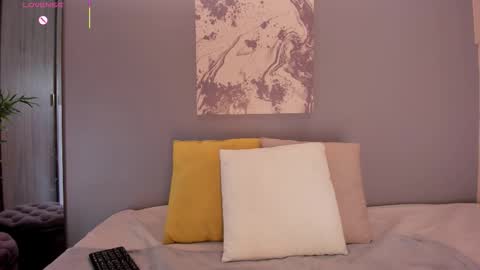 lynnsam_ online show from 24, 10, 2025