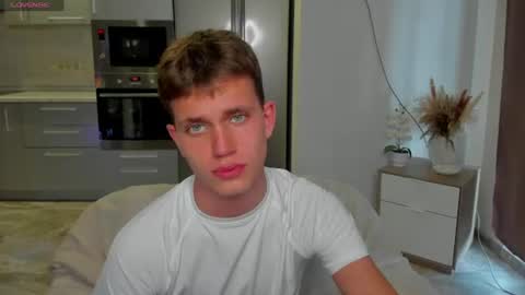 Snapshot of m0neyken_ chatting on 4, 8, 2026 m0neyken_ online show from 4, 8, 2026