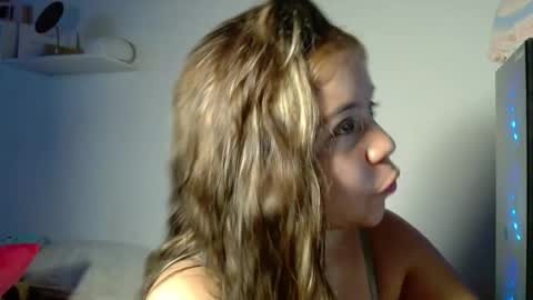 Snapshot of m1la_18 chatting on 26, 4, 2026 mila online show from 26, 4, 2026
