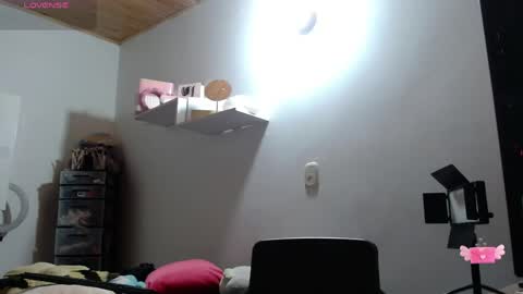 Snapshot of m1la_18 chatting on 27, 5, 2026 mila online show from 27, 5, 2026