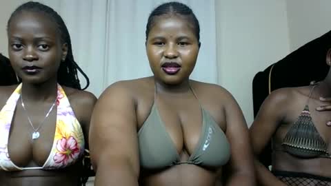 Snapshot of m_pretty_p chatting on 12, 12, 2024 m_pretty_p online show from 12, 12, 2024