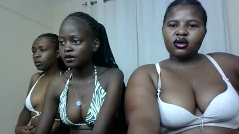 Snapshot of m_pretty_p chatting on 15, 12, 2024 m_pretty_p online show from 15, 12, 2024