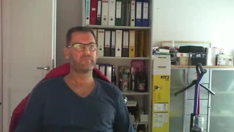 Snapshot of macfly67 chatting on 4, 10, 2025 macfly67 online show from 4, 10, 2025