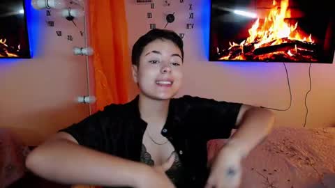 Snapshot of mackenziecameron chatting on 3, 3, 2025 MACKENZIE CAMERON online show from 3, 3, 2025