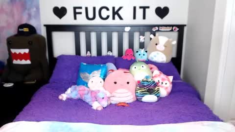 Mackenzie Wolfe online show from 7, 11, 2025