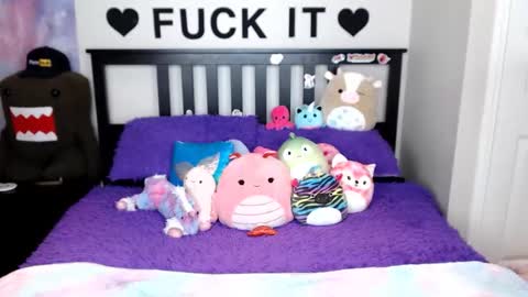 Mackenzie Wolfe online show from 25, 11, 2025