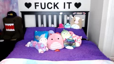 Mackenzie Wolfe online show from 30, 11, 2025