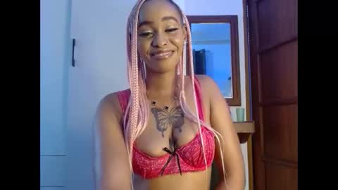 Snapshot of madamcoco chatting on 7, 5, 2026 queency online show from 7, 5, 2026