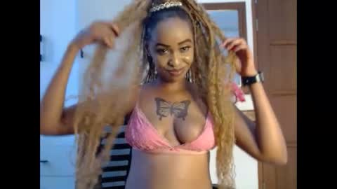 Snapshot of madamcoco chatting on 1, 6, 2026 queency online show from 1, 6, 2026