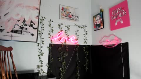 Snapshot of maddi_avalon chatting on 22, 12, 2024 Maddi Avalon online show from 22, 12, 2024