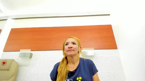 Snapshot of maddy_cartter chatting on 18, 12, 2025 maddy cartter online show from 18, 12, 2025