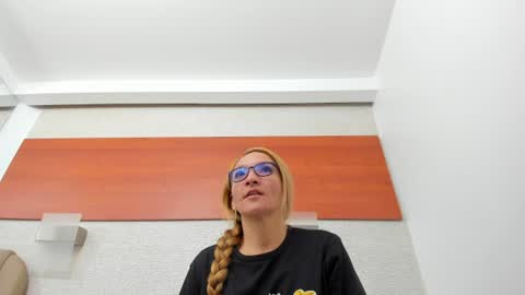 Snapshot of maddy_cartter chatting on 19, 6, 2026 maddy cartter online show from 19, 6, 2026