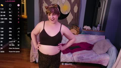 Maddy Cat online show from 13, 9, 2025