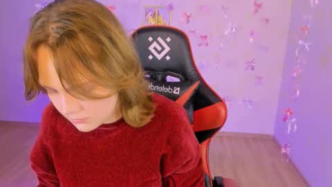 Snapshot of madeline_doll chatting on 9, 11, 2025 Madeline online show from 9, 11, 2025