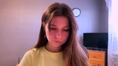 Snapshot of madelinepanagos chatting on 27, 5, 2026 Alice online show from 27, 5, 2026