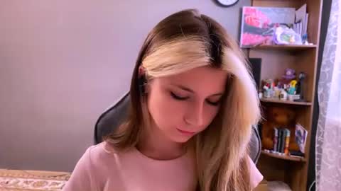 Snapshot of madelinepanagos chatting on 24, 7, 2026 Alice online show from 24, 7, 2026