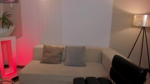 Maddi Collins online show from 23, 11, 2025