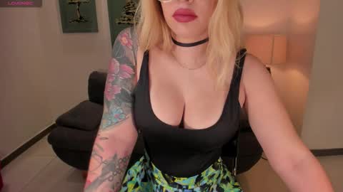 Snapshot of madisonkane chatting on 14, 12, 2025 Madison Kane online show from 14, 12, 2025