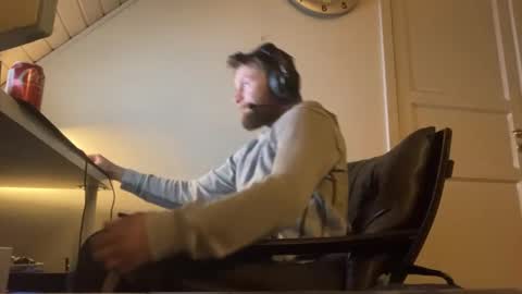 Snapshot of madsfb9 chatting on 4, 12, 2025 madsfb9 online show from 4, 12, 2025