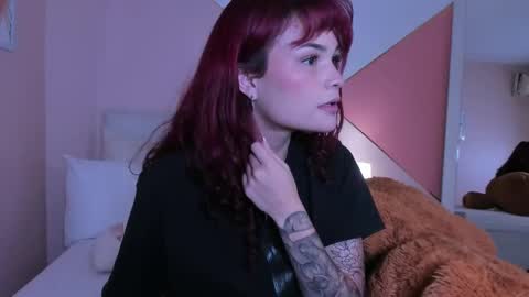 Mae Lyra online show from 11, 11, 2025