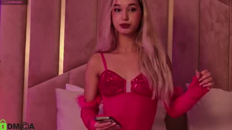 M. online show from 14, 11, 2025