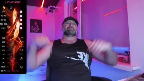 Snapshot of magabear chatting on 28, 4, 2026 Magabear online show from 28, 4, 2026