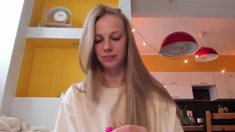 Snapshot of magic_couple13 chatting on 15, 5, 2026 Alice online show from 15, 5, 2026