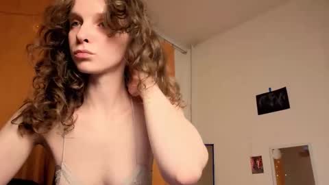 Snapshot of magic_mini_moon chatting on 17, 12, 2025 Mikky or Moon online show from 17, 12, 2025