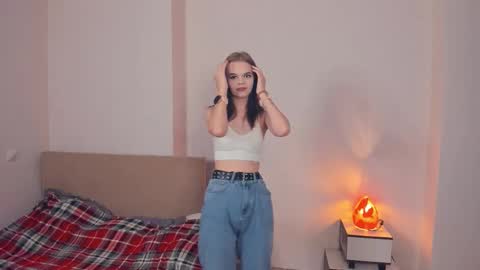 Snapshot of magical_lily chatting on 28, 10, 2025 Lily online show from 28, 10, 2025