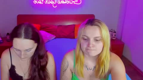 Lili and Bella online show from 12, 1, 2025