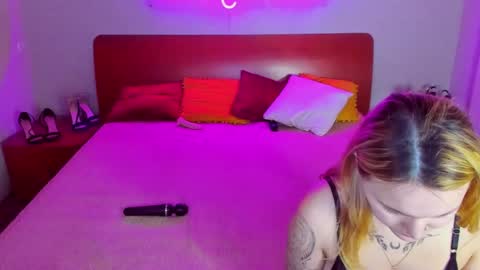 Lili and Bella online show from 1, 2, 2025