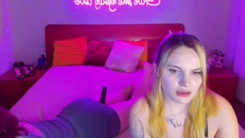 Lili and Bella online show from 5, 3, 2025