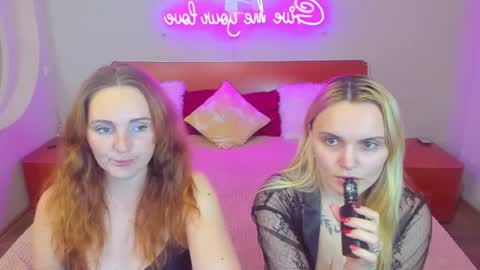 Lili and Bella online show from 5, 12, 2025