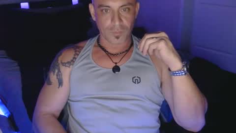 Snapshot of magicmike1110 chatting on 26, 11, 2025 magicmike1110 online show from 26, 11, 2025