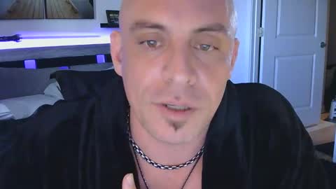 Snapshot of magicmike1110 chatting on 28, 11, 2025 magicmike1110 online show from 28, 11, 2025