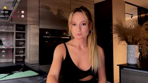 Snapshot of magicpeaach chatting on 1, 12, 2024 magicpeaach online show from 1, 12, 2024