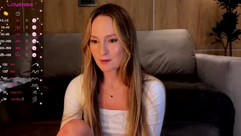 Snapshot of magicpeaach chatting on 6, 2, 2025 magicpeaach online show from 6, 2, 2025