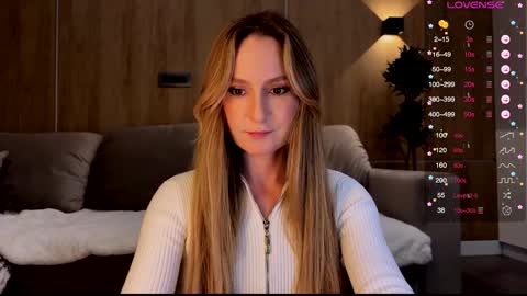 Snapshot of magicpeaach chatting on 8, 2, 2025 magicpeaach online show from 8, 2, 2025