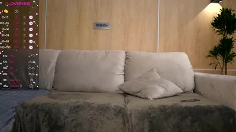 Snapshot of magicpeaach chatting on 1, 3, 2025 magicpeaach online show from 1, 3, 2025