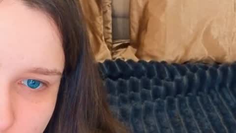 Snapshot of magicpeachhs chatting on 1, 5, 2026 Emily online show from 1, 5, 2026