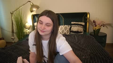 Snapshot of magicpeachhs chatting on 13, 5, 2026 Emily online show from 13, 5, 2026