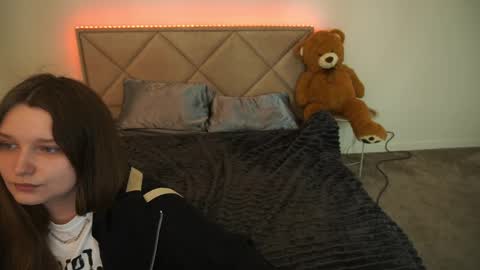 Snapshot of magicpeachhs chatting on 22, 5, 2026 Emily online show from 22, 5, 2026