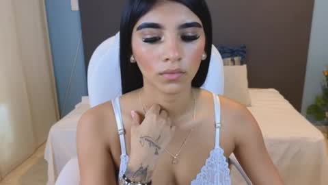 Maiaa Ruiz  online show from 2, 1, 2025