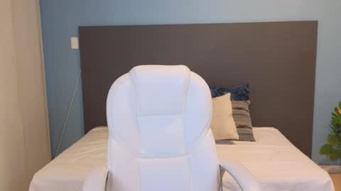 Maiaa Ruiz  online show from 11, 1, 2025