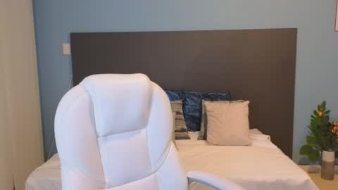 Maiaa Ruiz  online show from 13, 1, 2025