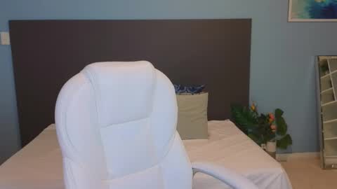 Maiaa Ruiz  online show from 4, 2, 2025