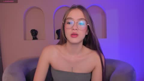 Snapshot of maiacollins chatting on 14, 12, 2025 Maia online show from 14, 12, 2025