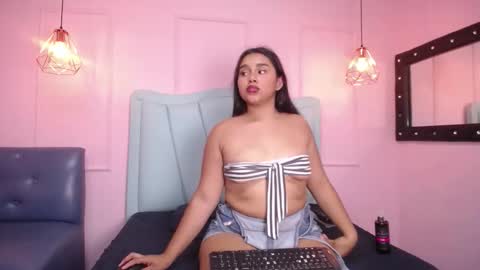 Snapshot of maiacurvy chatting on 28, 10, 2025 Maia online show from 28, 10, 2025