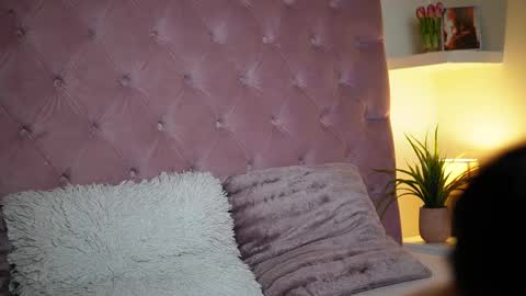  Maia  online show from 4, 3, 2026