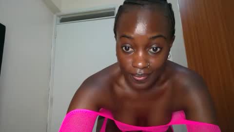 Snapshot of maicymiranda chatting on 26, 1, 2025 TO MY GOOD SUPPORTERS KINDLY MAKE MY WISHES COME TRUE I LOVE YOU ALL I AM UNWELL BUT I WILL BE BACK SOON online show from 26, 1, 2025